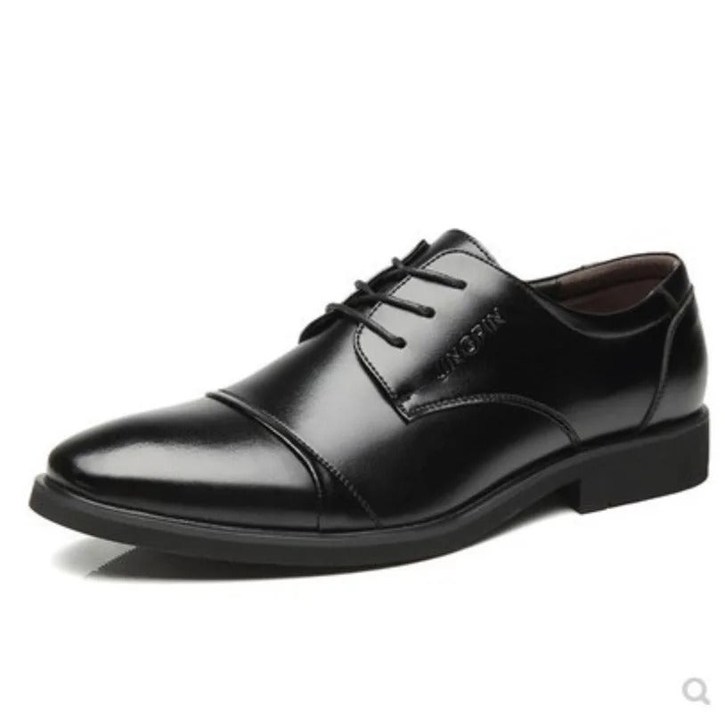 Chaussure Peaky Blinders noire sur fond blanc