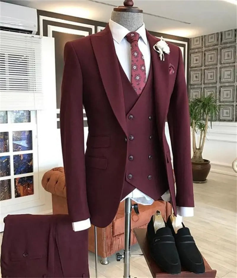Traje rojo de tres piezas